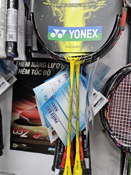 Vợt Yonex 1000 PLAY